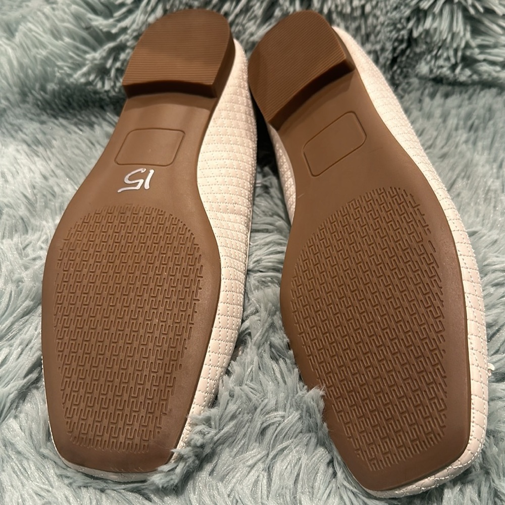 NWT White Mountain Cliffs White Quilted Flats with Bow Front. Various Sizes - Picture 5 of 6